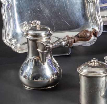 Cafetière marabout en argent
Pansue, le bec...