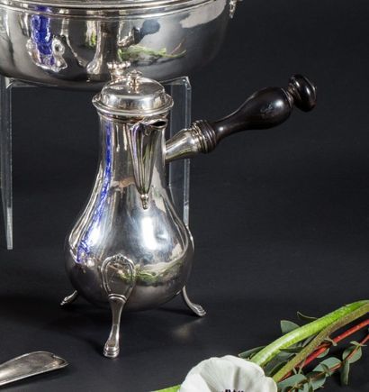Cafetière en argent
Modèle tripode, pieds-sabots...