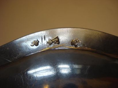 Plat en argent
Circulaire, à contours, mouluré...