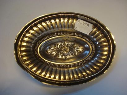 Pot à sucre en argent
De section ovale, la...