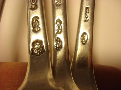 Ensemble de quatre fourchettes de table et...
