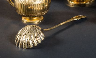Cuiller saupoudreuse en argent doré
Modèle...