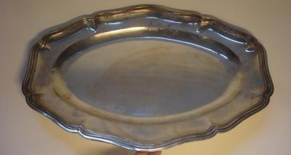 Plat ovale en argent
Modèle à contours mouluré...