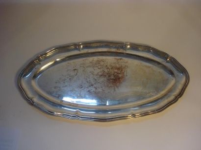 Grand plat ovale en argent
Modèle à contours...