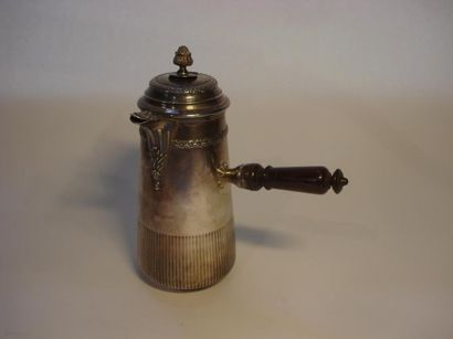 Chocolatière en argent
Modèle droit, cannelé...