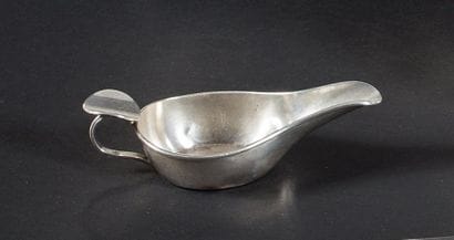Biberon de malade en argent
Uni, bordé d’une...