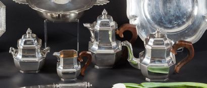 Service à thé et à café en argent
Modèle...