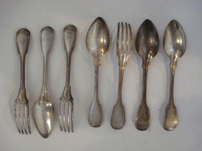 Ensemble de quatre cuillers à soupe et trois...