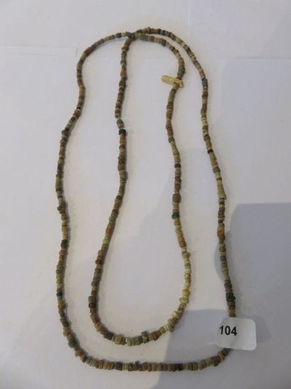 COLLIER en petites perles de céramique de...