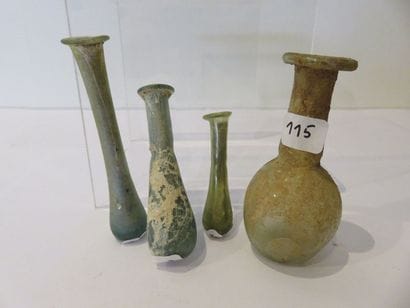 QUATRE BOUTEILLES.
Verre irisé Méditerranée...