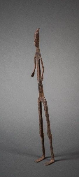 GRAND PERSONNAGE debout. en fer.
Mali, Dogon
Haut....