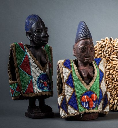 DEUX STATUETTES de JUMEAUX FÉMININS Here-Ibeji.
Bois....