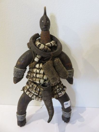POUPÉE Namji.
Bois, perles, graines, métal,...