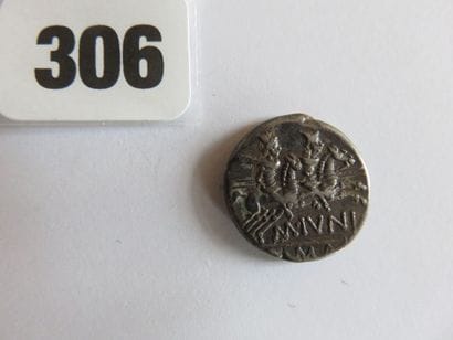 Monnaies - République romaine - Junia (Marcus...