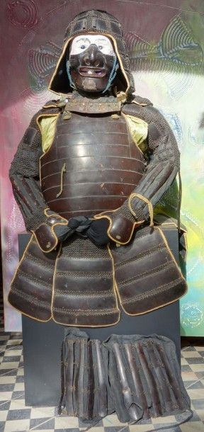 Armure de samouraï en cuir et tôle comprenant...