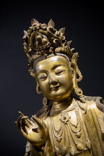 Statue de bouddha en bronze doré, assis en...