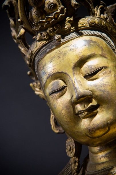 Statue de bouddha en bronze doré, assis en...
