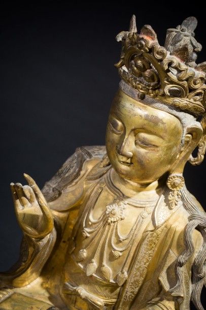 Statue de bouddha en bronze doré, assis en...