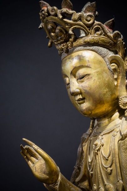 Statue de bouddha en bronze doré, assis en...
