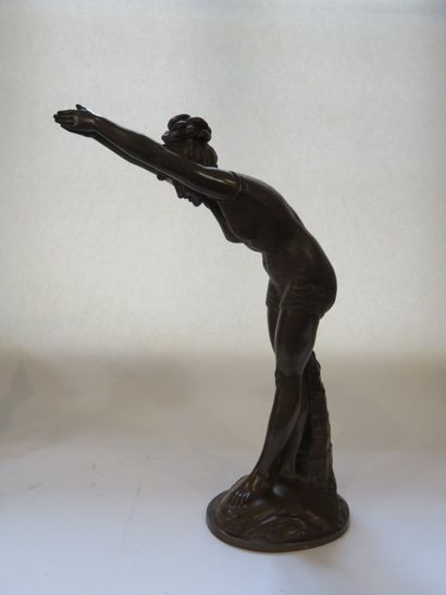 Prête à plonger Bronze patiné. Signé sur...
