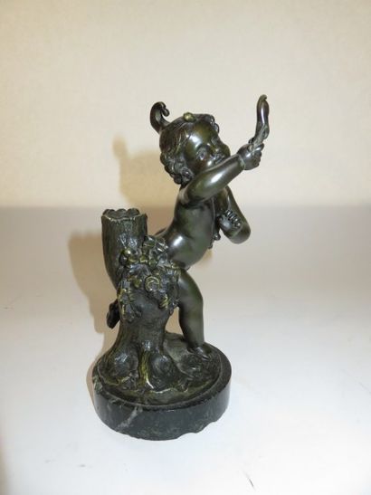 Enfant à la marotte Bronze patiné sur un...