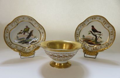 Paires de coupes polylobées en porcelaine...