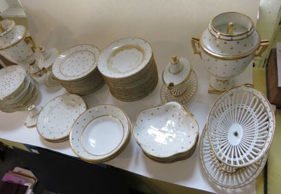 Partie de service en porcelaine blanche à...