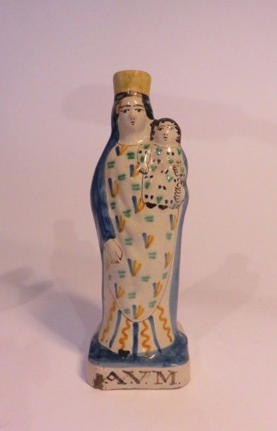 Vierge à l'Enfant en faïence polychrome à...