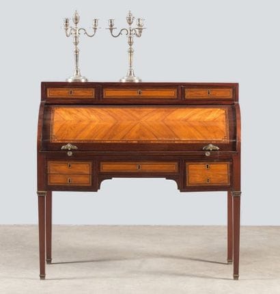Bureau cylindre en placage de bois de rose,...