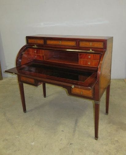 Bureau cylindre en placage de bois de rose,...
