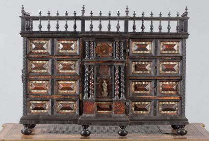 Cabinet en écaille, ivoire, os, ébène, bois...