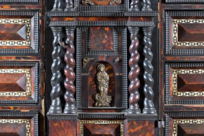 Cabinet en écaille, ivoire, os, ébène, bois...