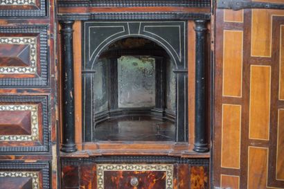 Cabinet en écaille, ivoire, os, ébène, bois...