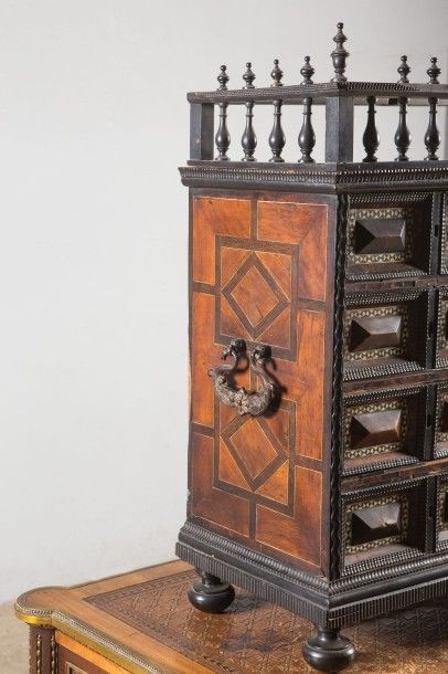 Cabinet en écaille, ivoire, os, ébène, bois...
