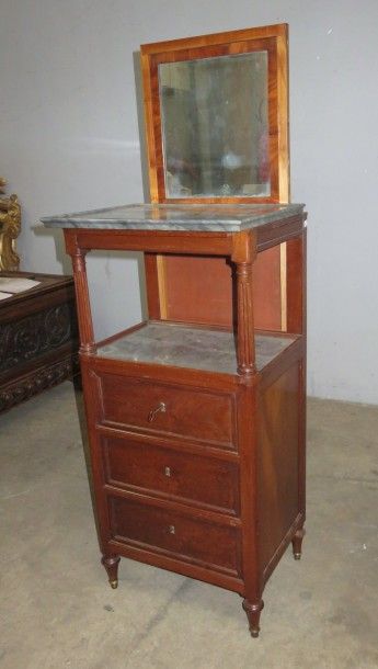 Barbière en acajou et placage d’acajou ouvrant...