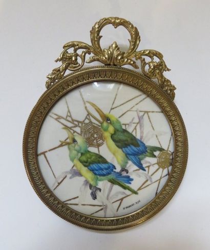 Médaillon sur ivoire présentant en polychromie...