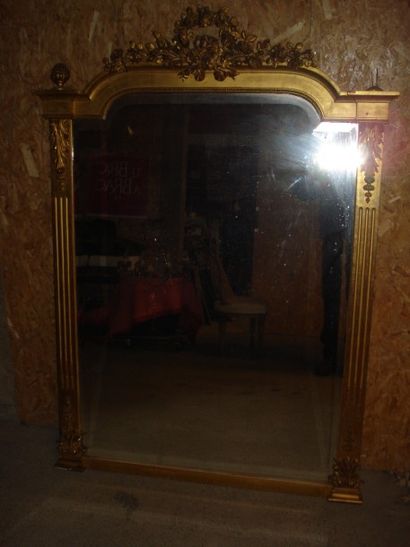 * Miroir de cheminée en bois et stuc dorés....