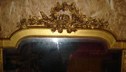 * Miroir de cheminée en bois et stuc dorés....
