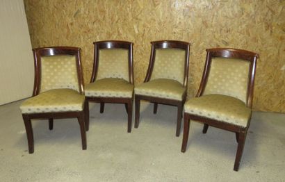 Suite de quatre chaises en acajou et placage...