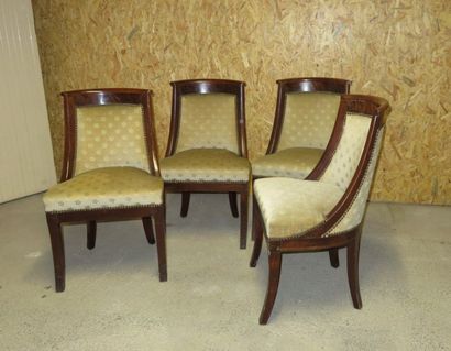 Suite de quatre chaises en acajou et placage...