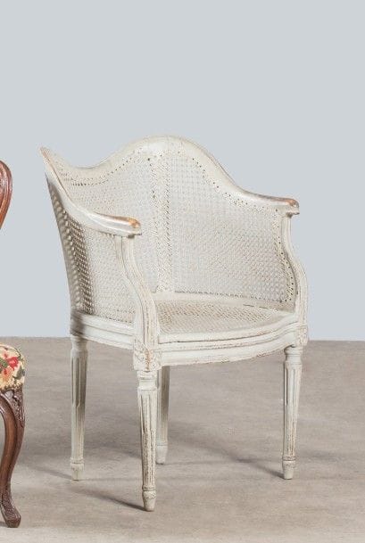Fauteuil à coiffer en bois laqué gris mouluré...