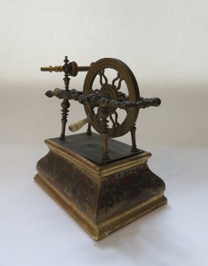 Rouet de salon en bronze doré, ciselé et...