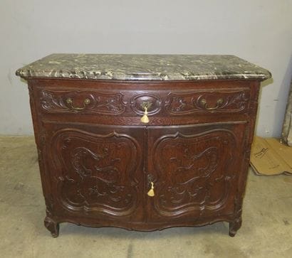 Buffet légèrement galbé en façade en chêne...