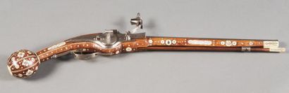 Long pistolet à rouet extérieur. Canon rond,...