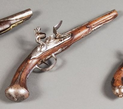 Pistolet d'arçon à silex. Canon rond à pans...