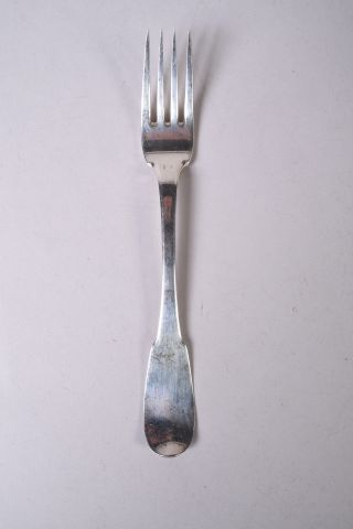 Une fourchette en argent, modèle uniplat,...