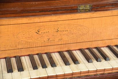 ERARD Piano forte. Caisse carrée en acajou...
