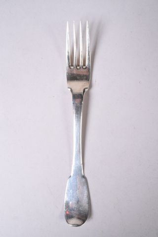 Une fourchette en argent, modèle uniplat,...