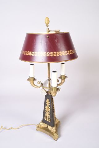 Lampe bouillotte à trois bras de lumière...