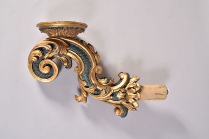 Applique porte-flambeau à un bras de lumière...